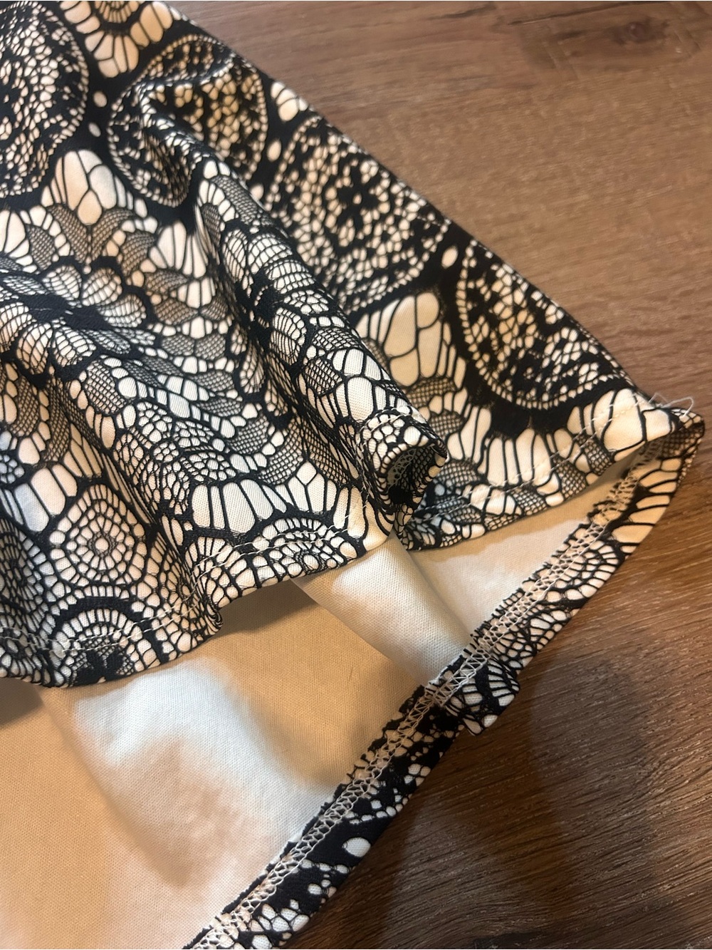 Torrid Skirt Womens Plus Size 1 Black & White Lace Overlay Hi-Lo Skater - Picture 4 of 8
